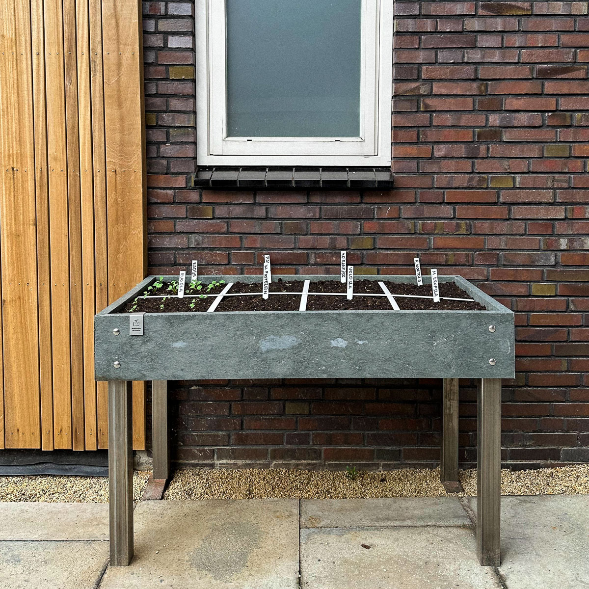 Nog zo goed als lege Makkelijke Moestuintafel van Jelmer