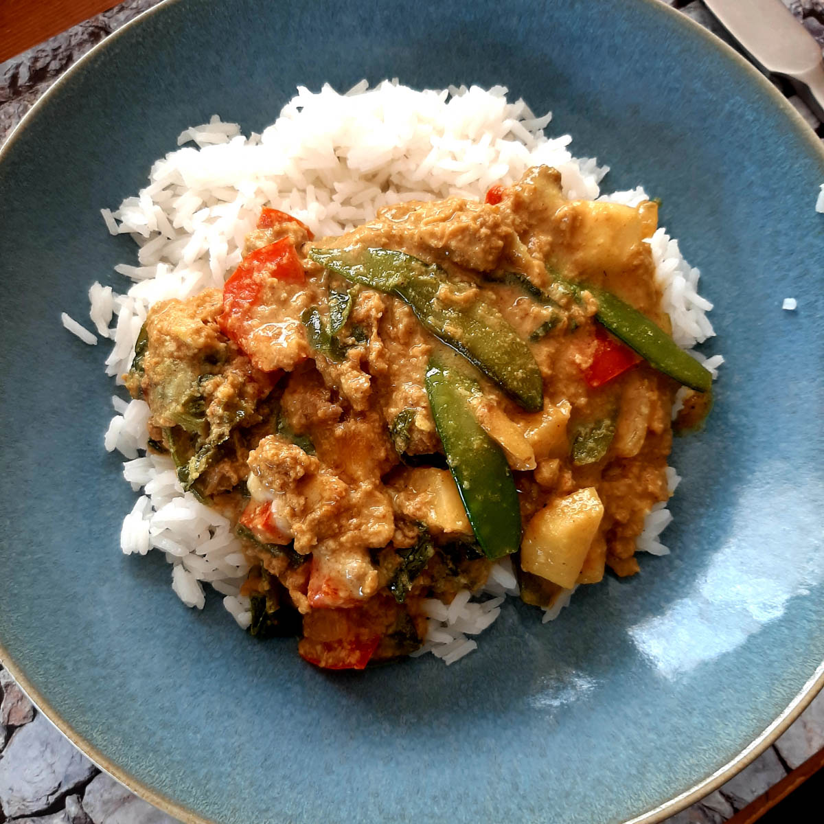 Curry with snow peas, sugar snaps and turnips with vegetarian and meat options