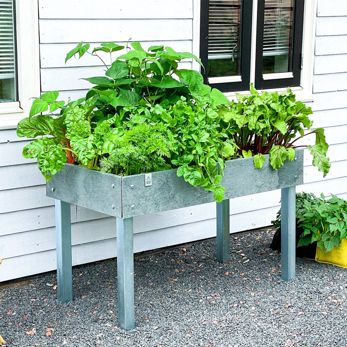 MM-hero table box: as close as possible to the kitchen door