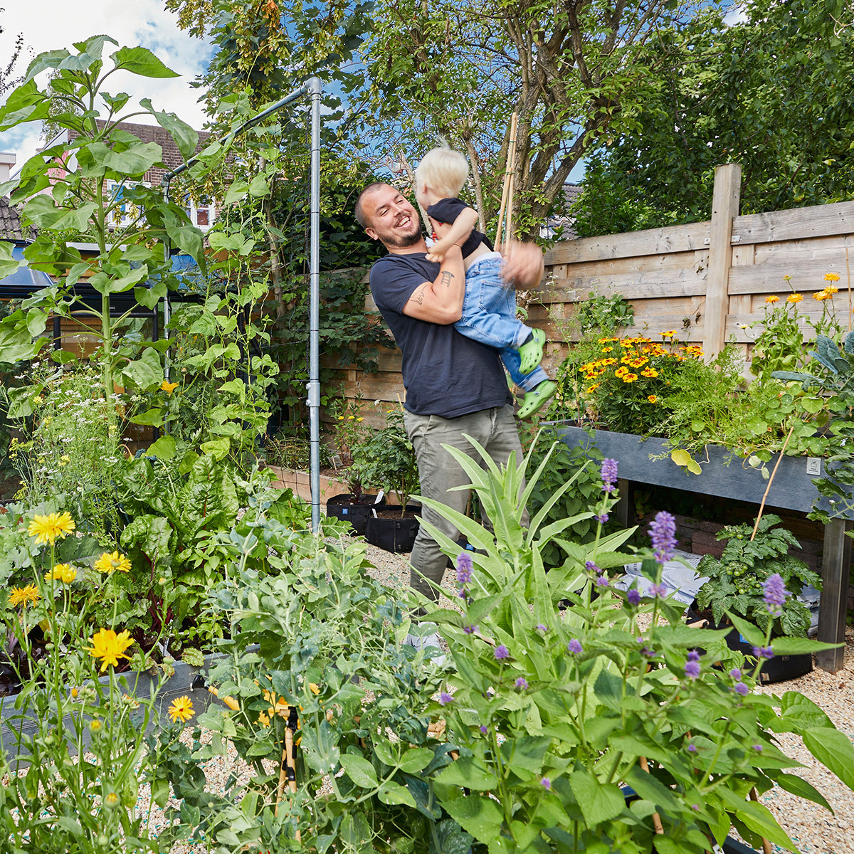 Van grijze tegeltuin naar groene oase