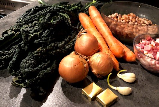 Ingredienten voor palmkoolsoep