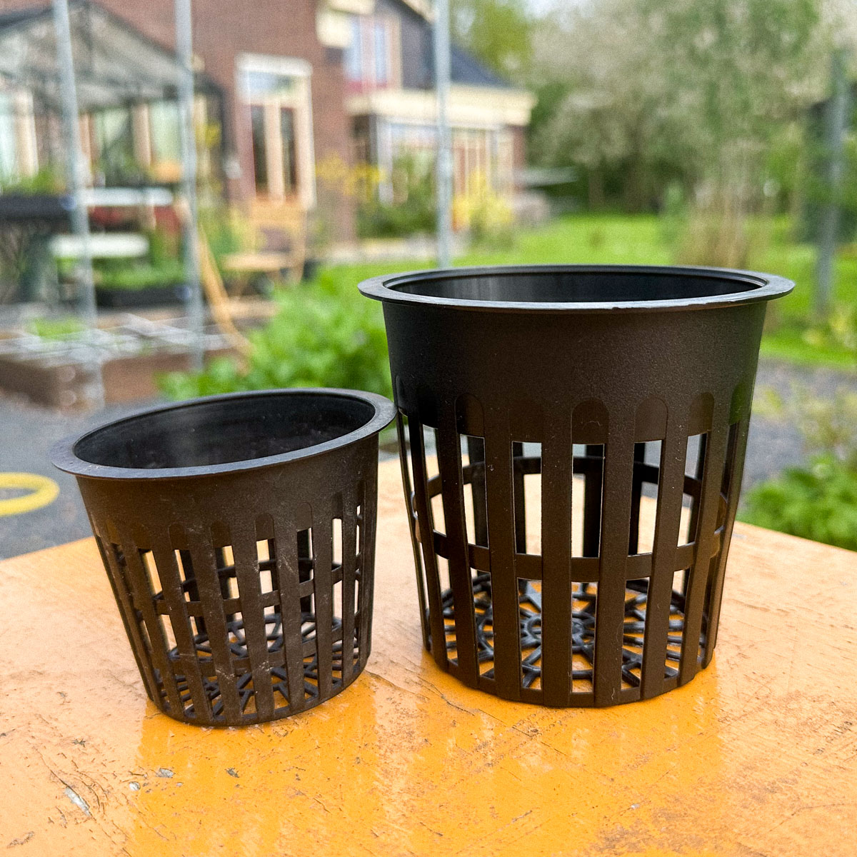 Makkelijke Moestuin airpotten: de kleine en de grotere maat.