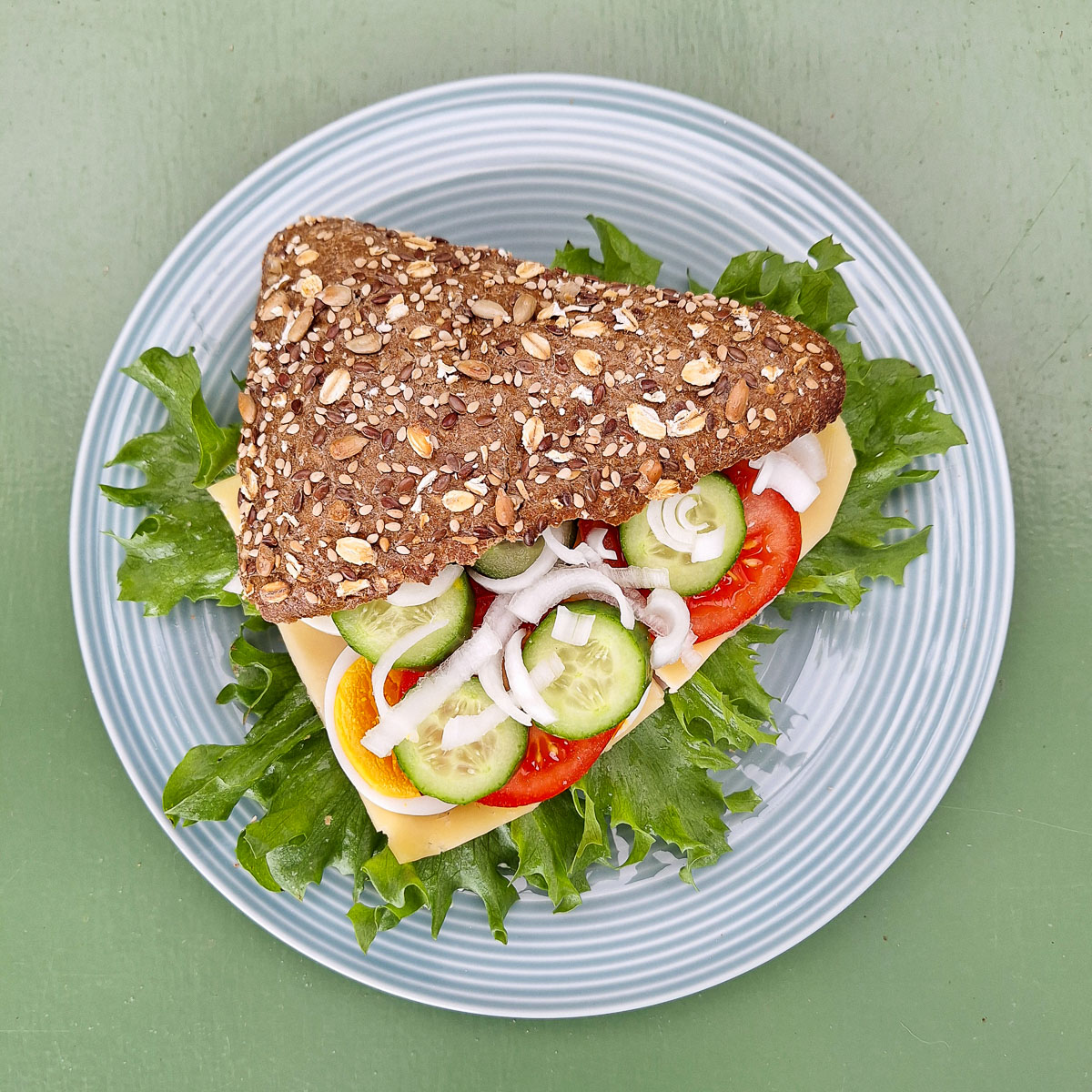 Healthy sandwich with Crystal Lettuce from the Makkelijke Moestuin