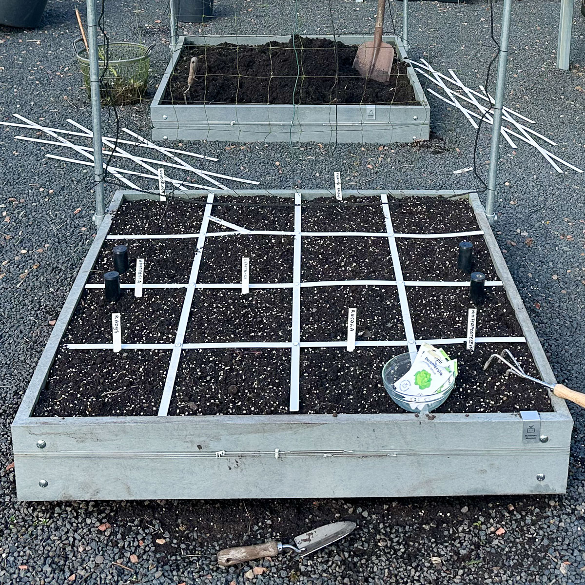 Jelle maakt zijn Makkelijke Moestuinbakken klaar voor het komende seizoen