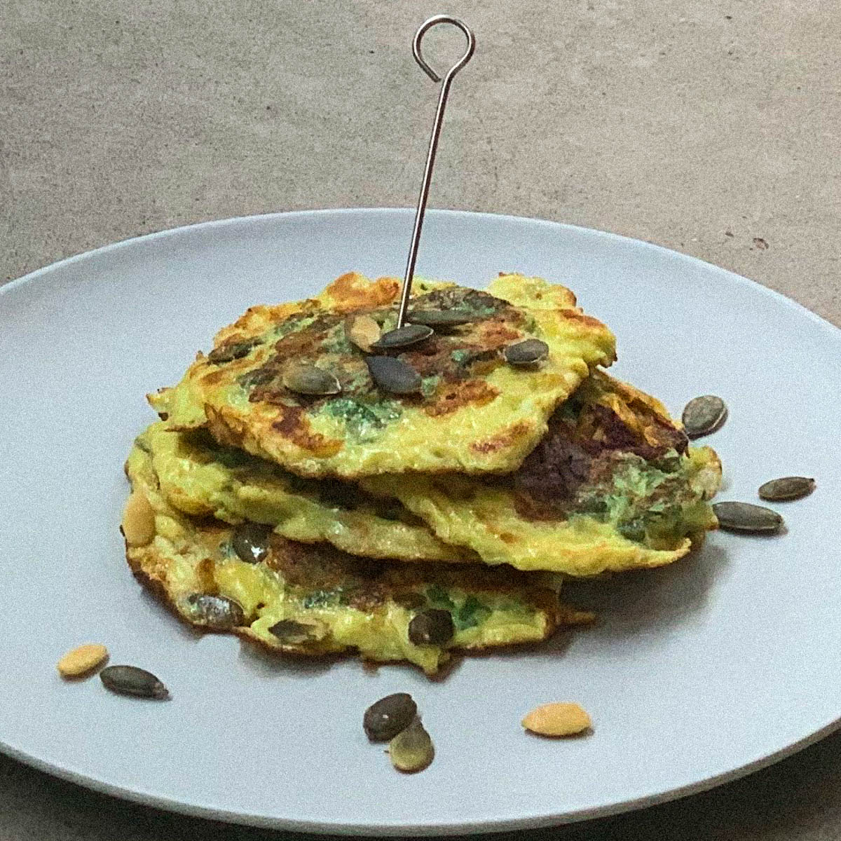Koolhydraat arme en glutenvrije Pannenkoekjes met Nieuw Zeelandse spinazie uit de Makkelijke Moestuin