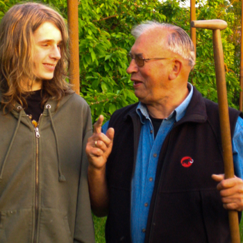 Gerrit telling Jelle that his Makkelijke Moestuin idea would never work