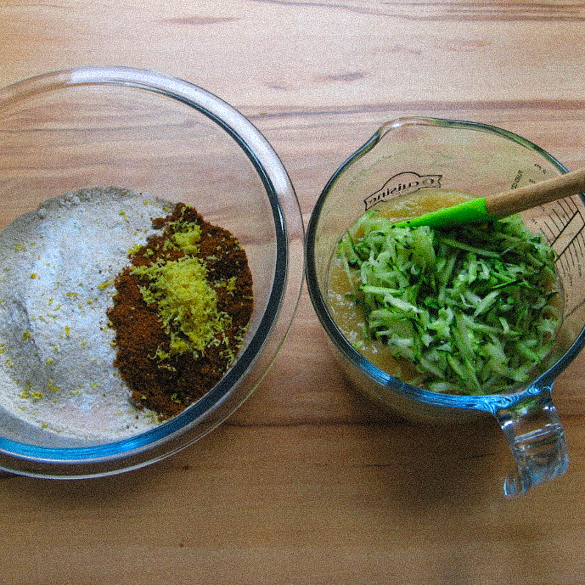 Voeg de ingrediënten voor de cupcakes bij elkaar