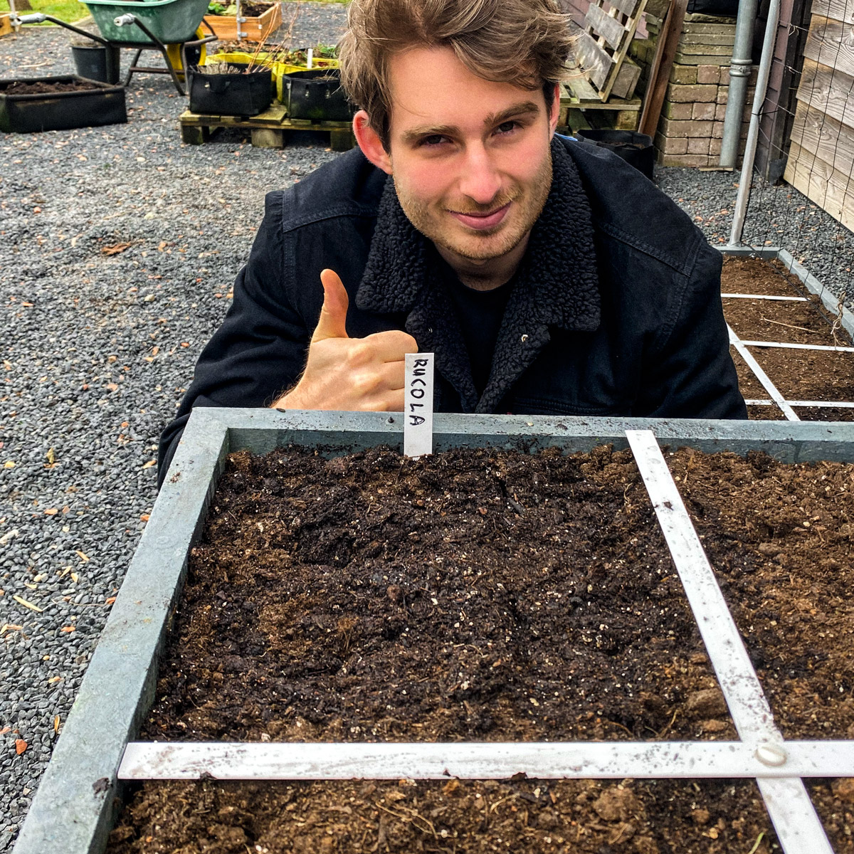 Vers ingezaaid vak in de Makkelijke Moestuinbak