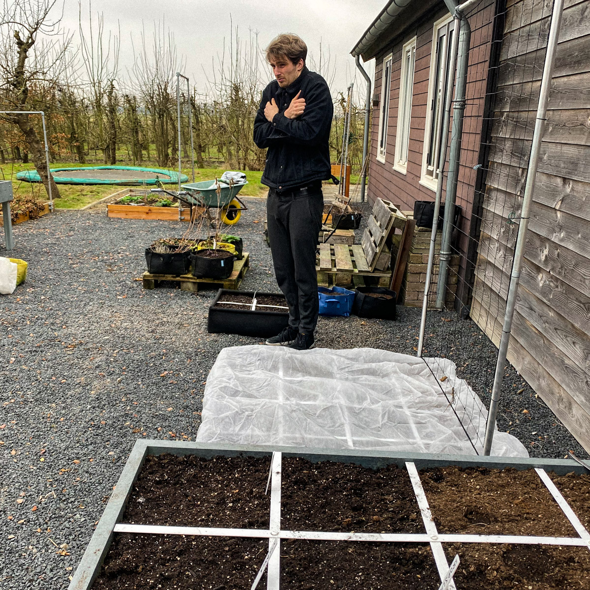 Kale bakken en guur weer in de Makkelijke Moestuin