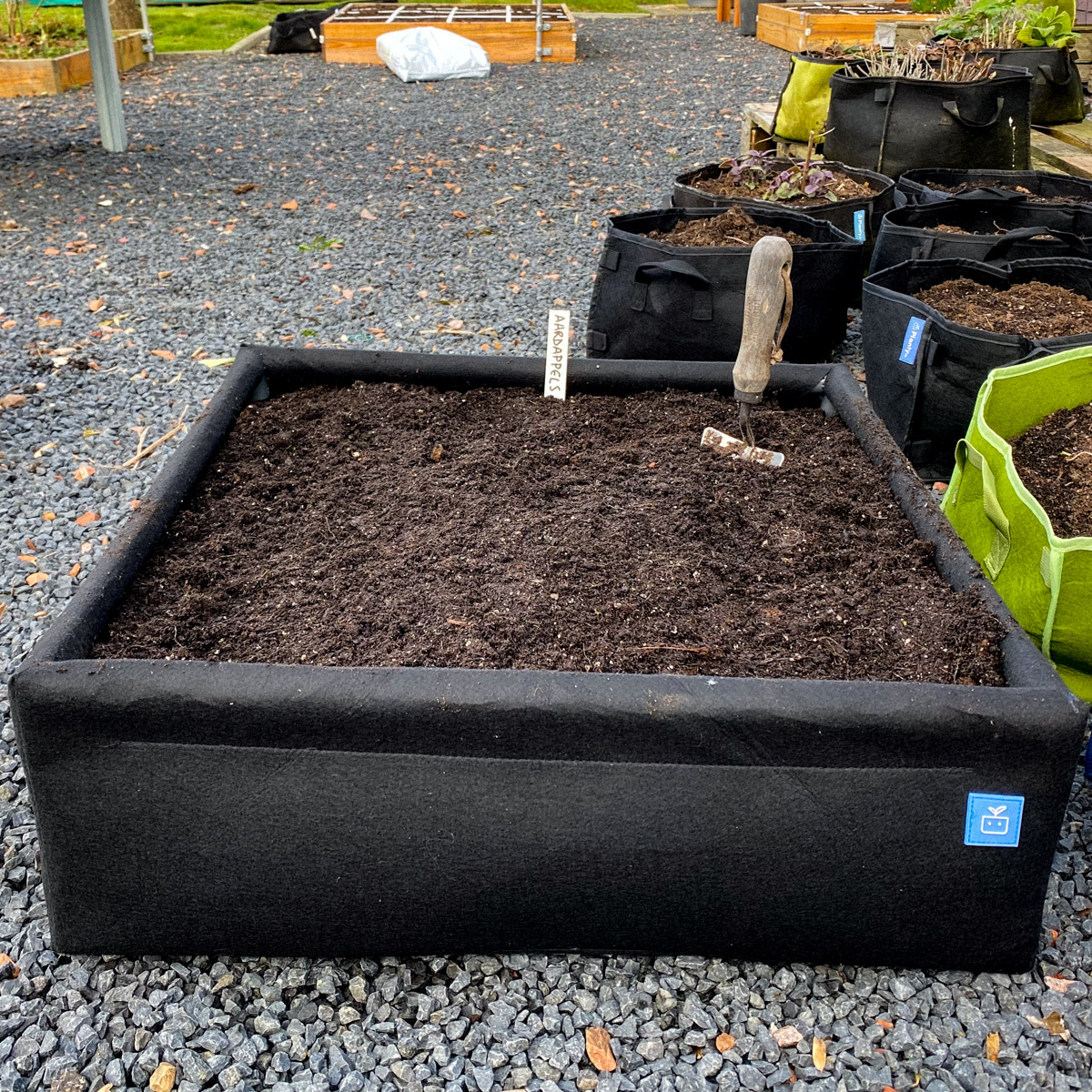 MM-Airbak with just-planted potatoes