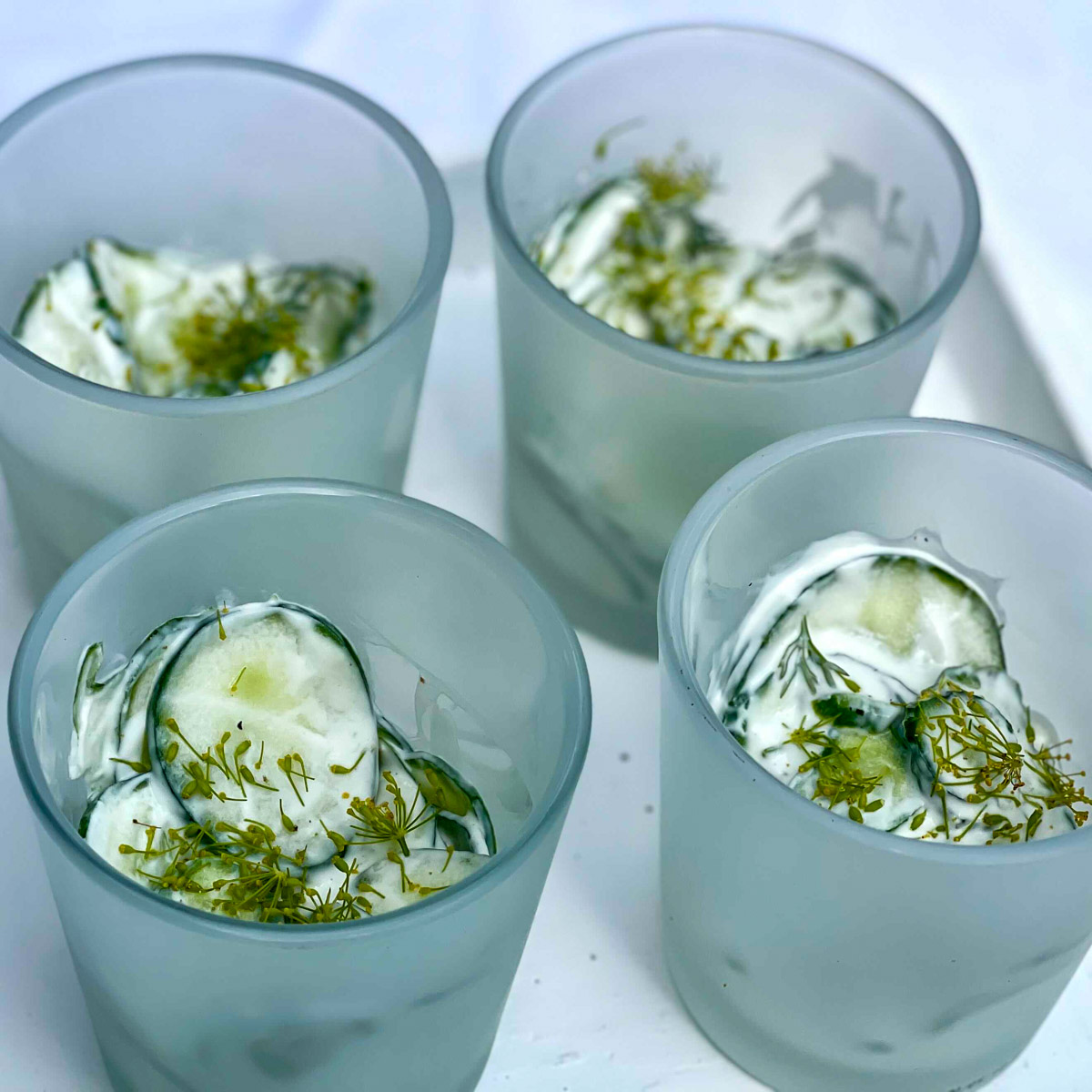 Frisse komkommersalade uit de Makkelijke Moestuin