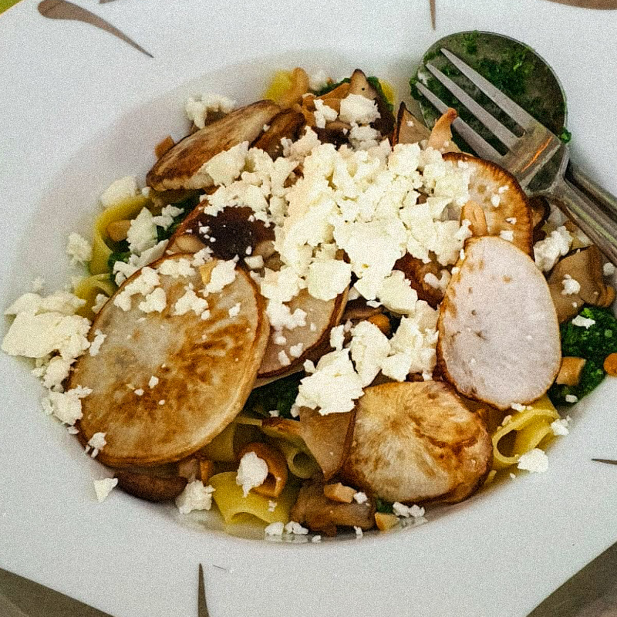 Pasta met meiraapjes en het blad