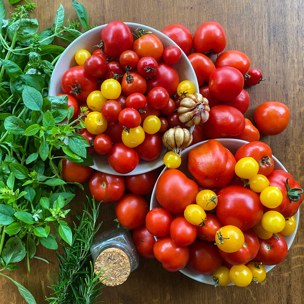 Ondanks de slechte zomer toch veel tomaten uit de Makkelijke Moestuin
