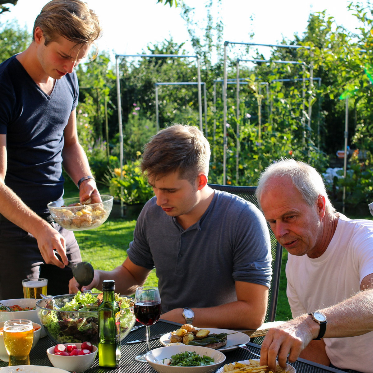 Eind september: buiten eten in de moestuin