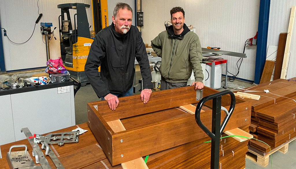 De verwerking van de planken in onze eigen loods